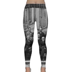 1927 Solvay Conference On Quantum Mechanics Classic Yoga Leggings by thearts