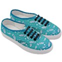 Under the Sea Paisley Pattern Women s Classic Low Top Sneakers View3