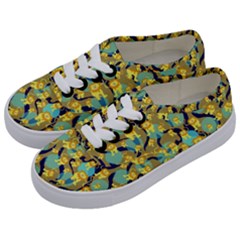 Cute Lions Pattern Kids  Classic Low Top Sneakers by bloomingvinedesign