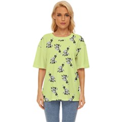 Black And White Vector Flowers At Canary Yellow Oversized Basic Tee by Casemiro