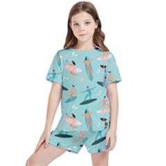 Beach-surfing-surfers-with-surfboards-surfer-rides-wave-summer-outdoors-surfboards-seamless-pattern- Kids  Tee And Sports Shorts Set by Salman4z