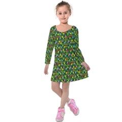 Green Christmas Lights Pattern Kids  Long Sleeve Velvet Dress by CoolDesigns