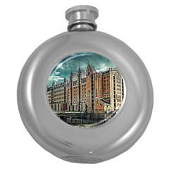 Architecture City Building Travel Round Hip Flask (5 Oz) by Wegoenart