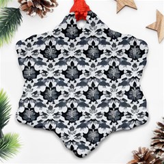 Gothic Leaf Pattern Ornament (snowflake) by violetheavensky